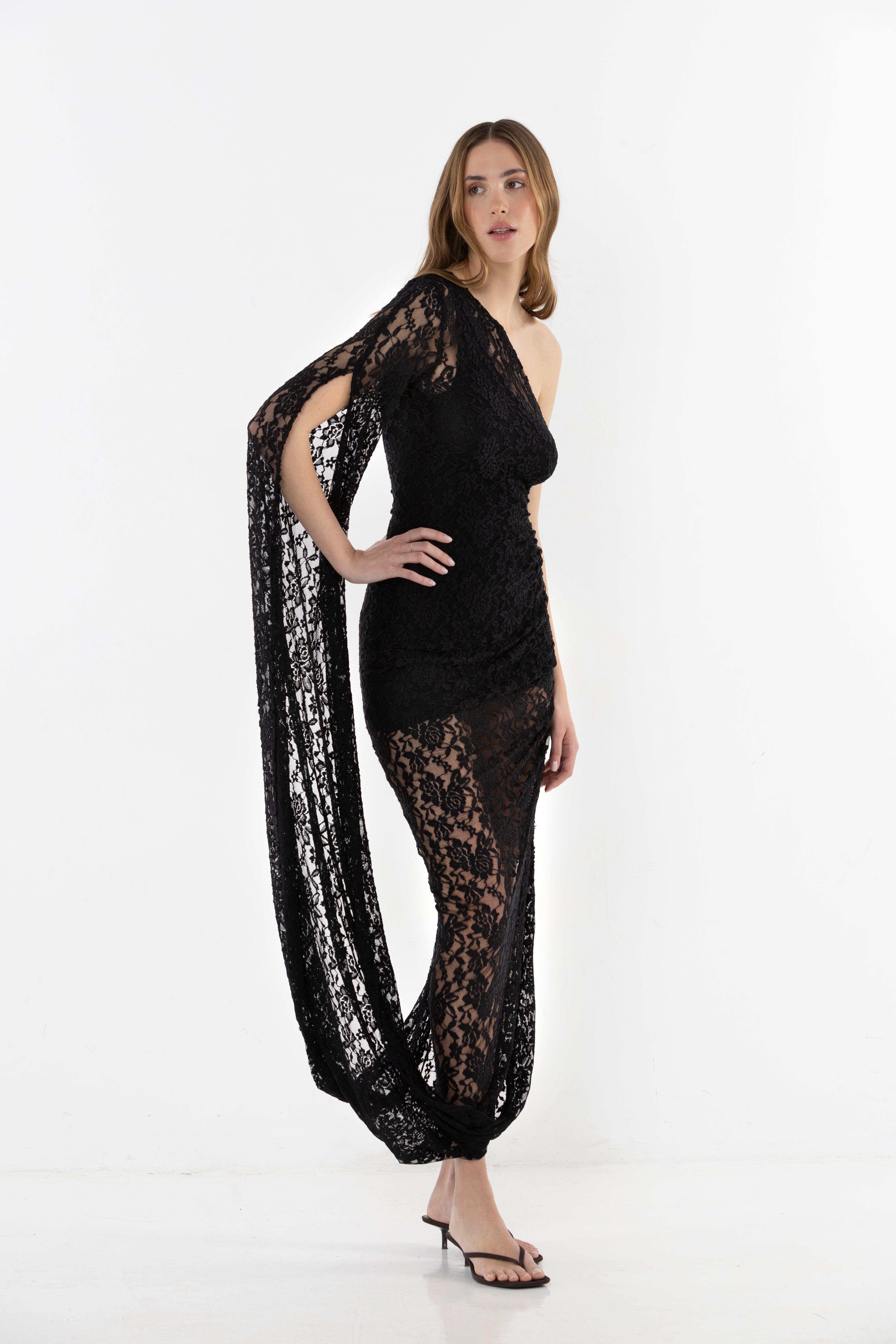 Noire Asymmetric Sleeve With Lace – S E D U Z