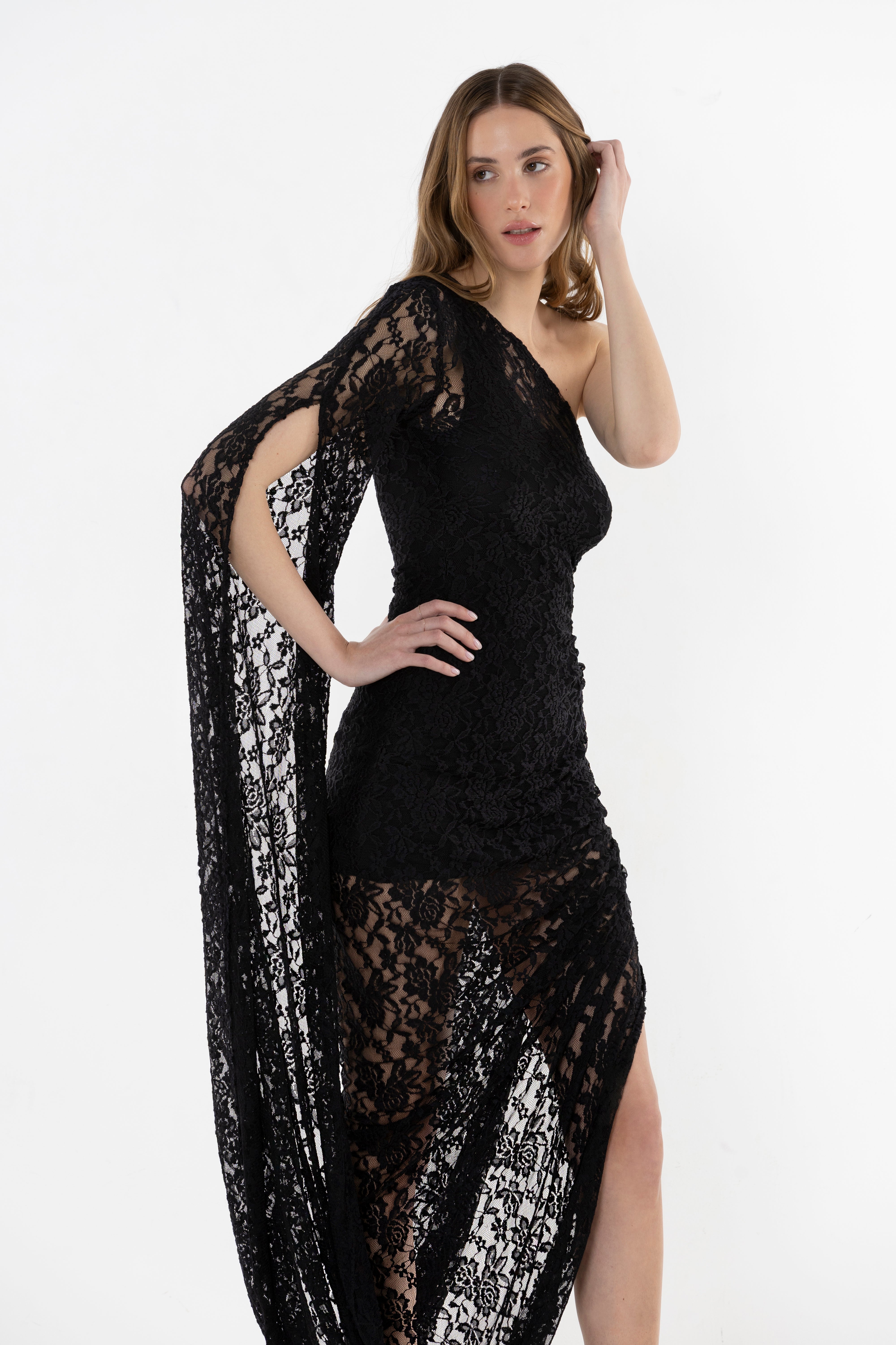 Noire Asymmetric Sleeve With Lace – S E D U Z