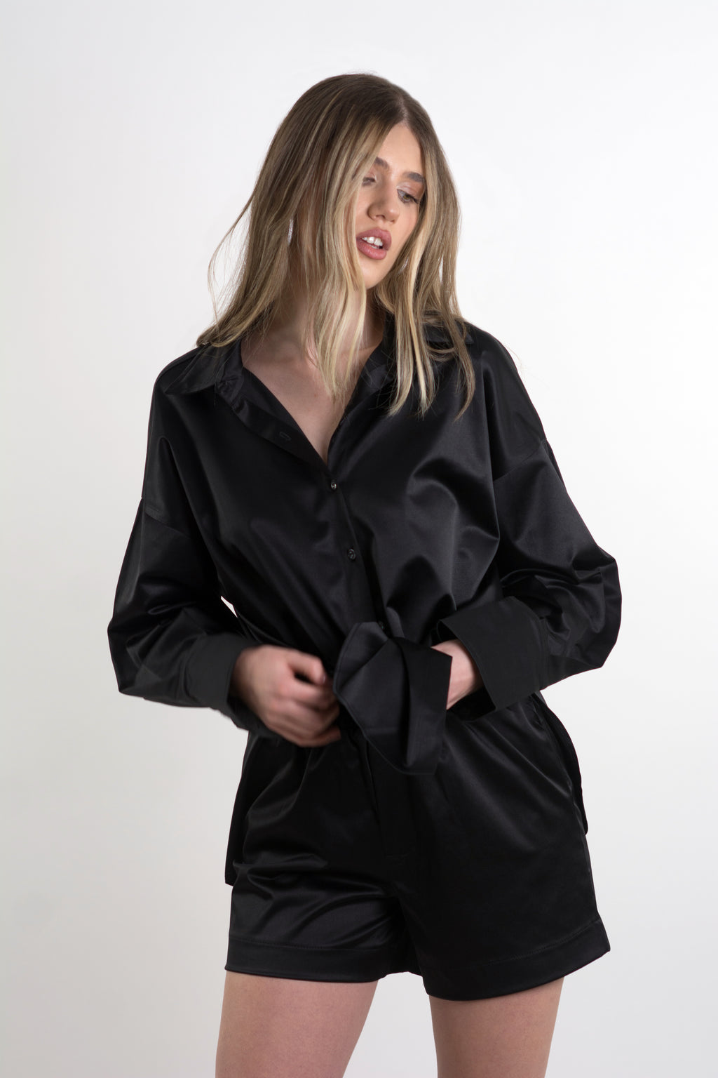 THE OVERSIZED SHIRT - Black